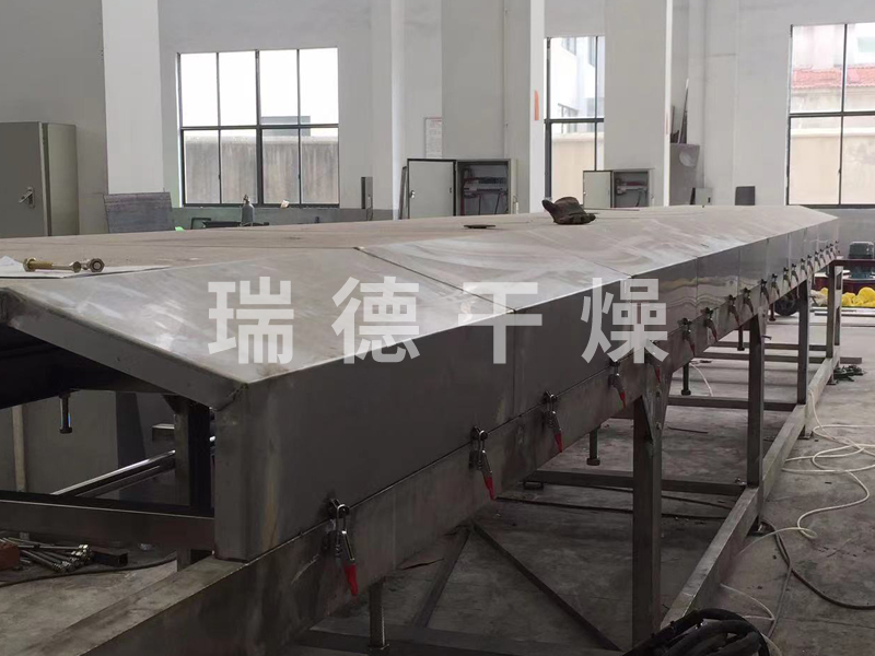 除草劑鋼帶造粒機(jī)工程 （用戶：鄭州XXX農(nóng)作物）